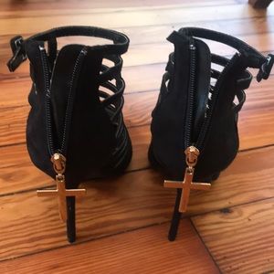 Pointy Heels Gold Cross Black Cage